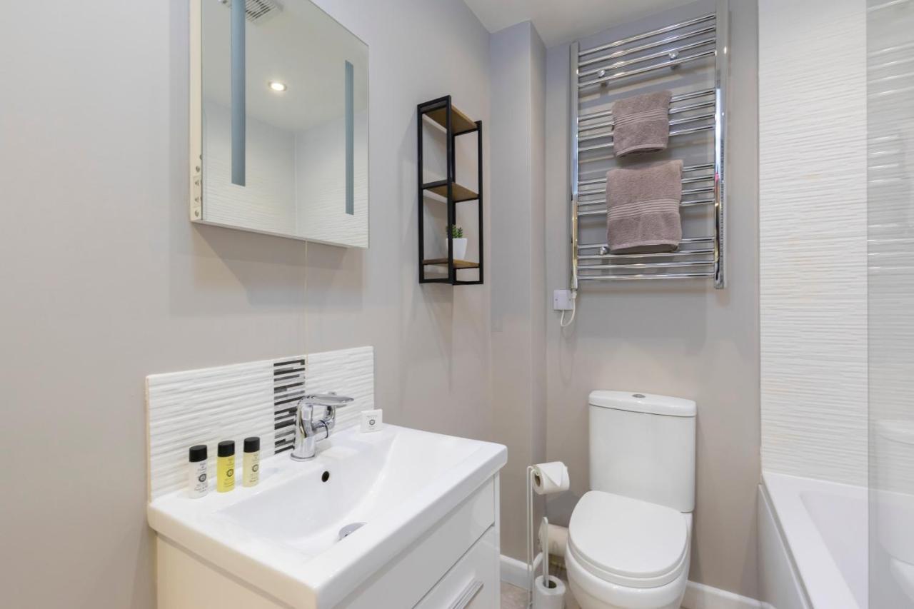 Elliot Oliver - 2 Bedroom Garden Apartment With Parking Cheltenham Ngoại thất bức ảnh